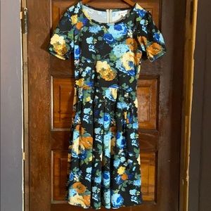 Floral Lularoe LLR Amelia, Size Medium